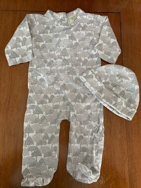 kate quinn Organic Grey Tree-Print Baby Footie with Matching Hat